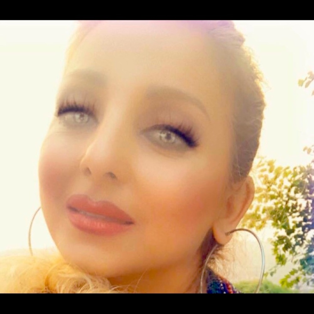 Meet your Posher, Farah